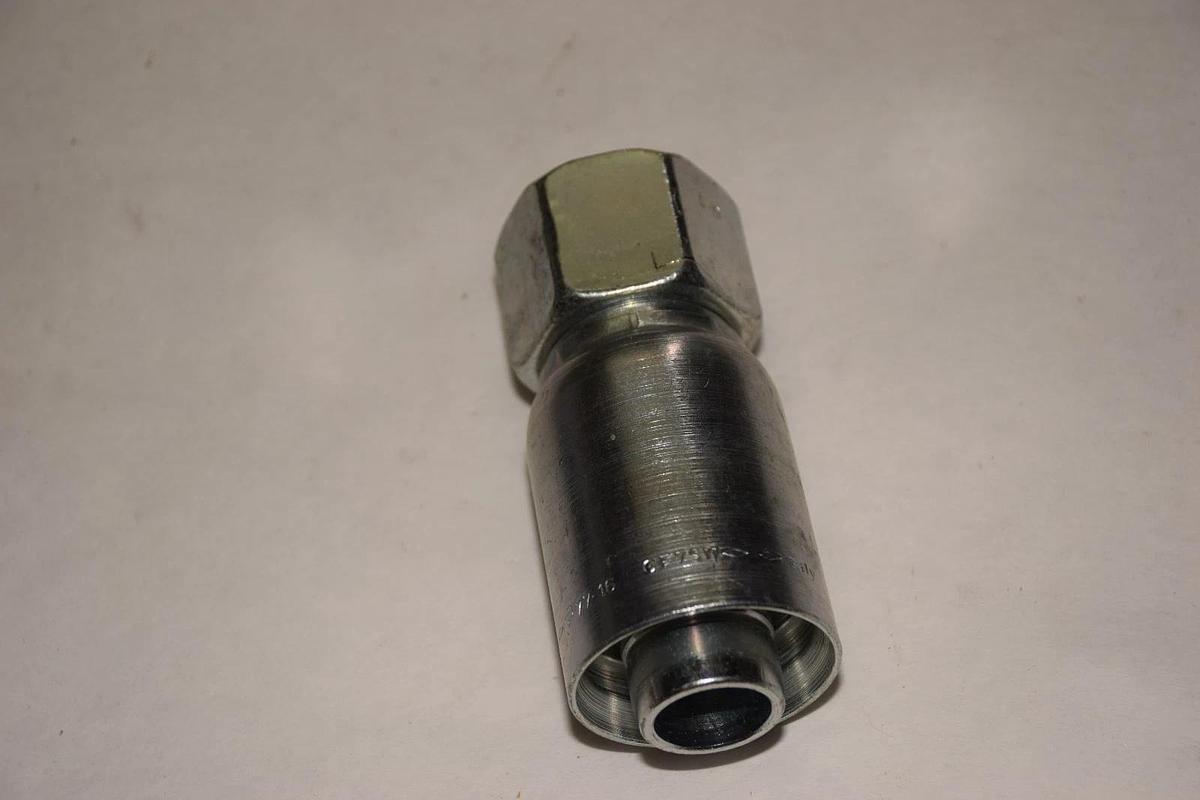 (New) Parker  Fitting P77-16 1" Hose X 1" Female  77-16 OF7S11 CF7S11