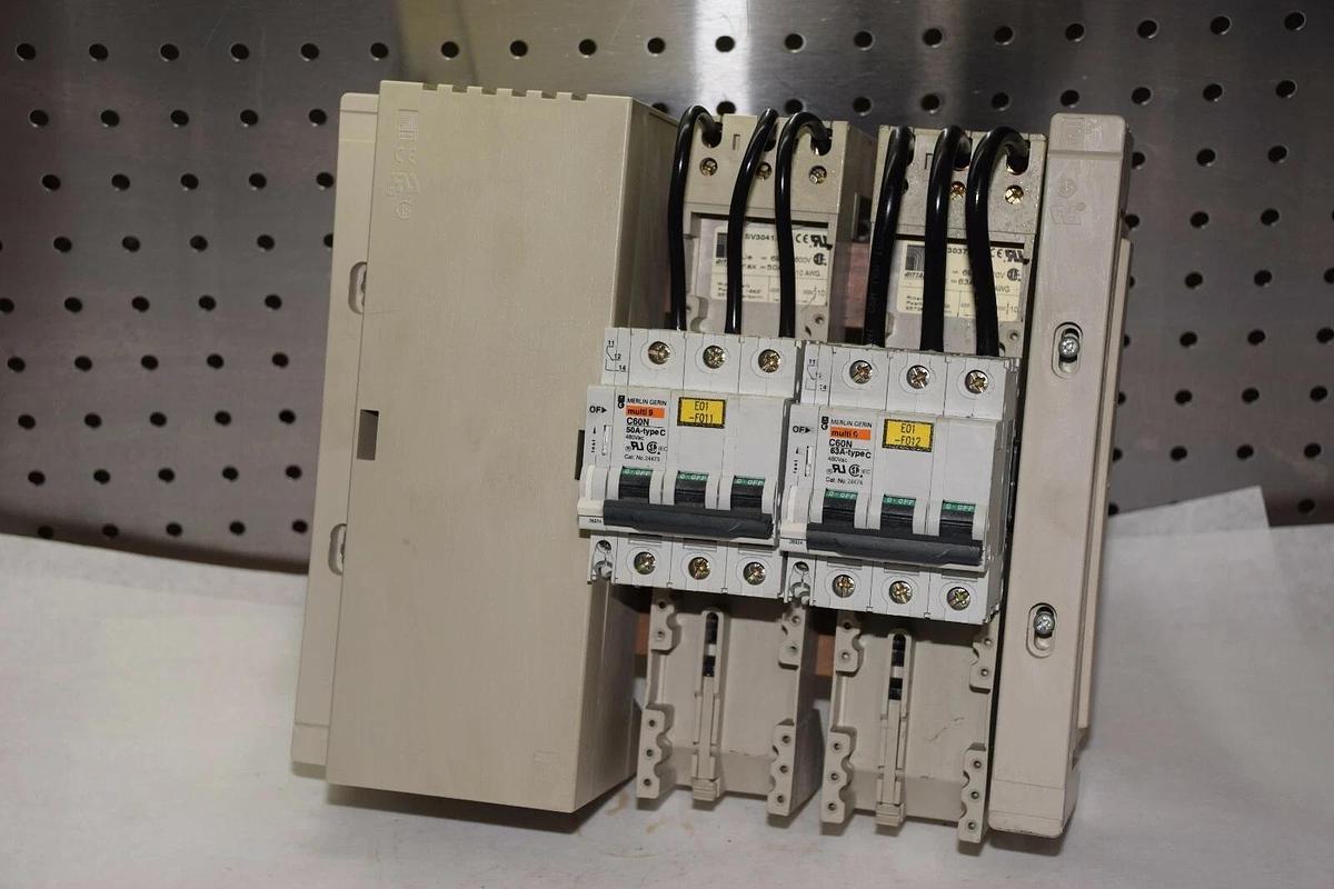 Used RITTAL RILINE BUSBAR SYSTEM 1662 35726 SV3041.000 WITH BREAKERS 50A 63A