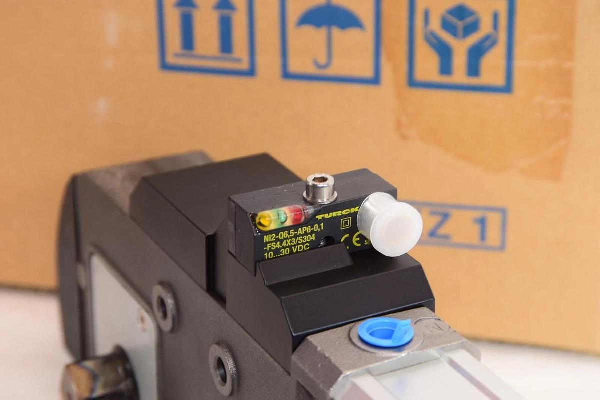 (NEW) SMC CKZ1N50-120LT Pnuematic Clamp Cylinder