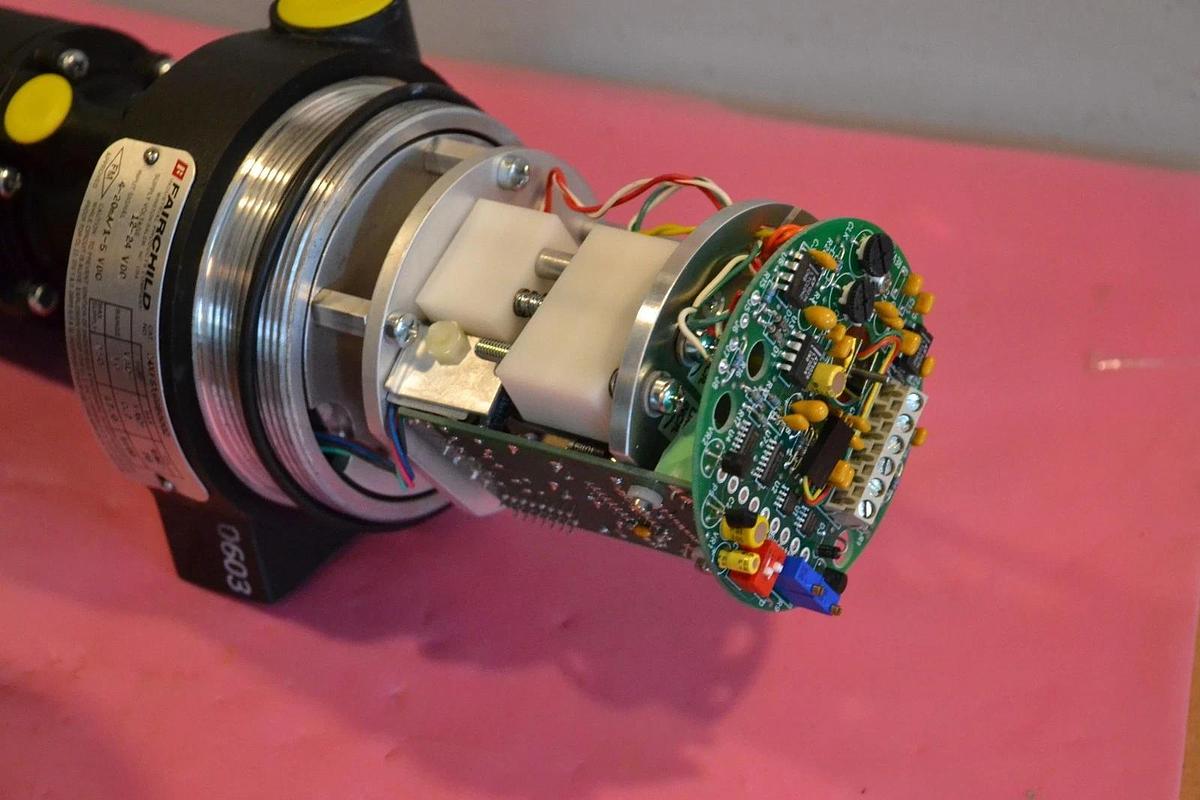 (New) FAIRCHILD 24XFS16980002 12-24 VDC 4-20MA / 1-5 VDC EB-18610-1 FACTORY