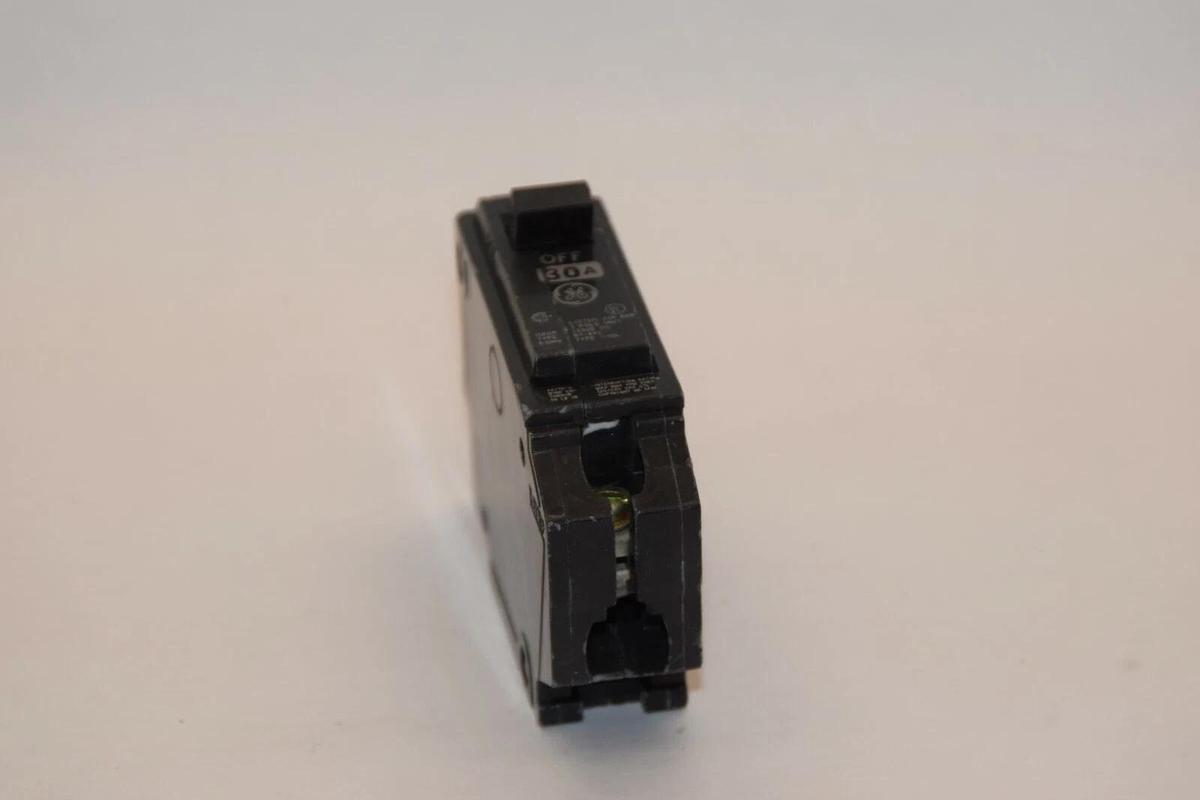 (NEW) GE THQL 30 THQL30 30A 30 Amp  Sinlge Pole Standard Trip Circuit Breaker