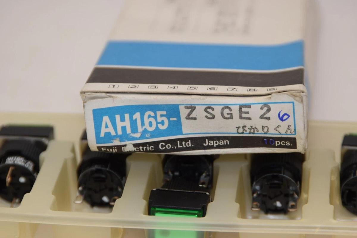 (6) FUJI AH165-ZSGE2 AH165-ZS 24V Green Square Pushbutton Command Switch NEW