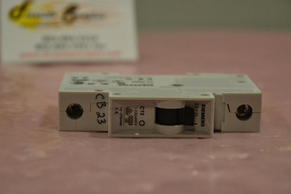 Used SIEMENS 1p CIRCUIT BREAKER 5 SX21 5SX21 C13 5SX21-C13 230/400V 1 pole
