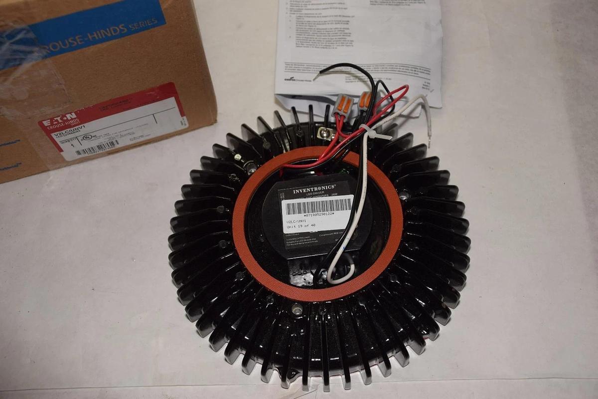 New Crouse Hinds V2LC/UNV1 Vaporgard Luminaire Led Fixture 25w 120-240v V2LC/UNV