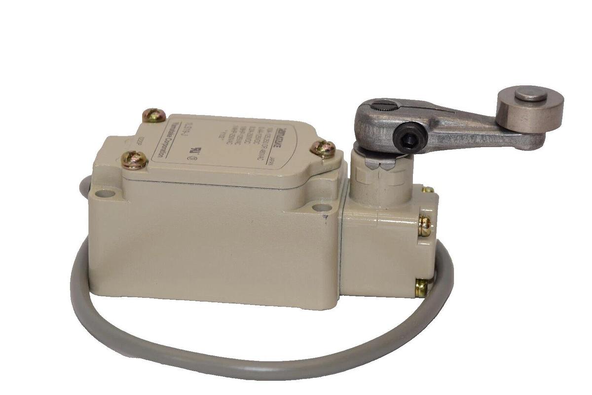 Used YAMATAKE CORPORATION 1LS19-J 480Vac 10Amp Roller Arm Limit Switch