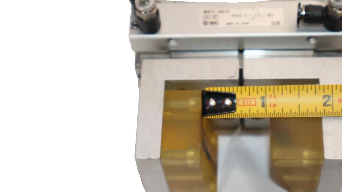 Used SMC MHF2-16D1R , MHF216D1R 0.1-0.7MPa Low-Profile Gripper Air Cylinder