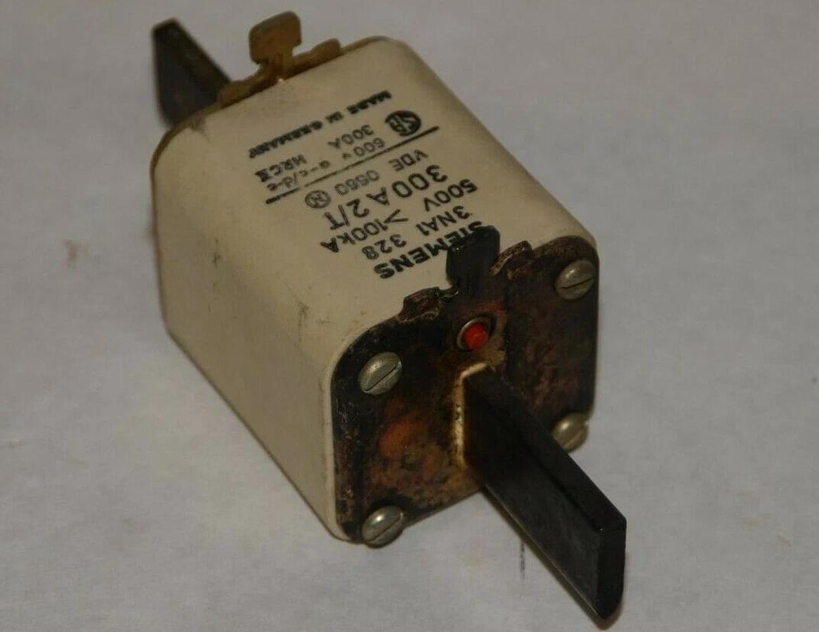 (NEW) SIEMENS 3NA1 328 3NA1328 500V 300A Fuse