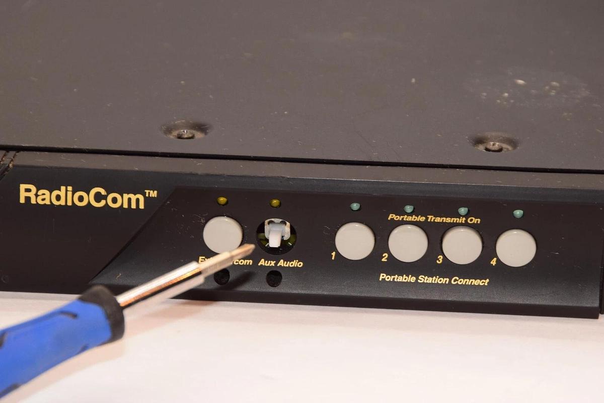 Used TELEX RADIOCOM BTR-300 Wireless Intercom Base Station *Missing Button*