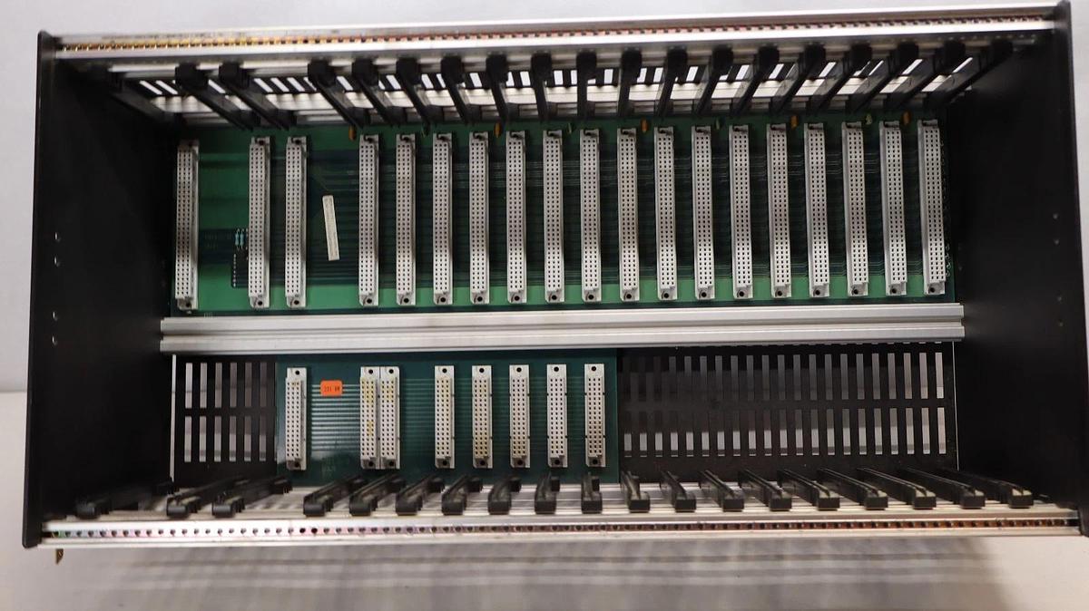Used B & R B&R HCR166-0 , HCR1660 Rev: 3.00 19-Slot Multi Module PLC Rack Chassis