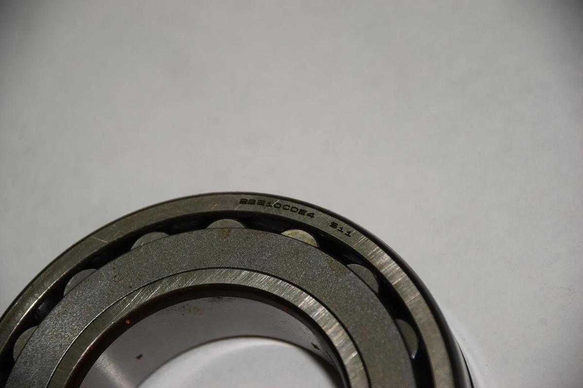 SKF 22210CDE4 S11 22210CD S11A 22210CDE4/S11 SPHERICAL ROLLER BEARING NEW