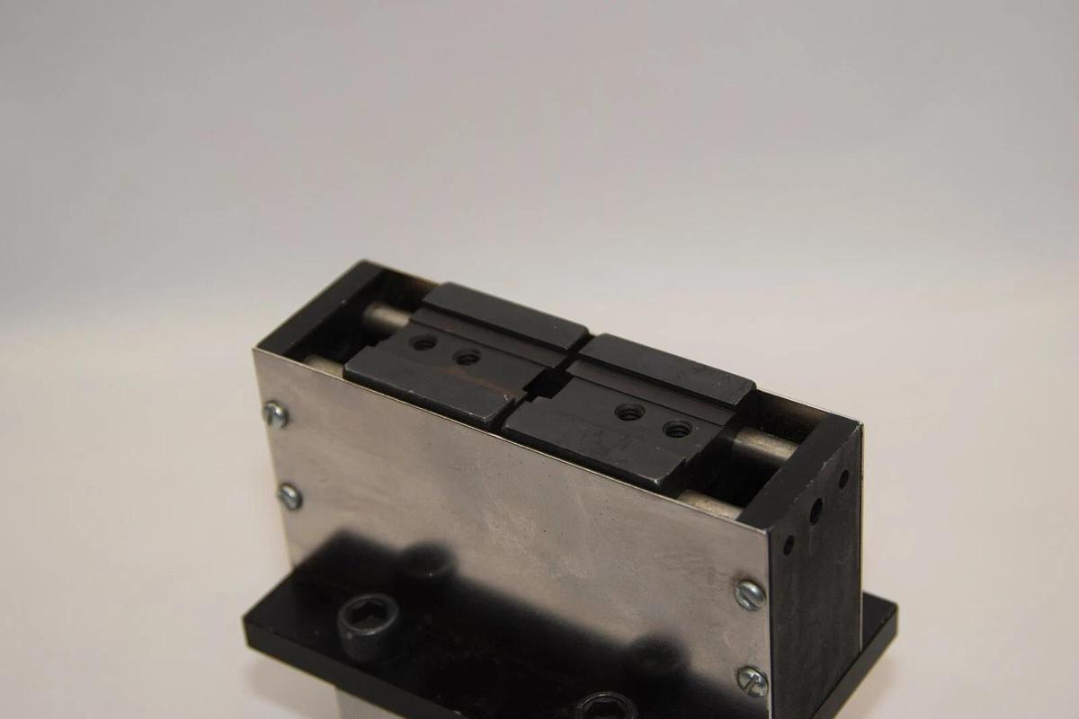 (NEW) COMPACT AIR PBG202X12 Pneumatic Gripper