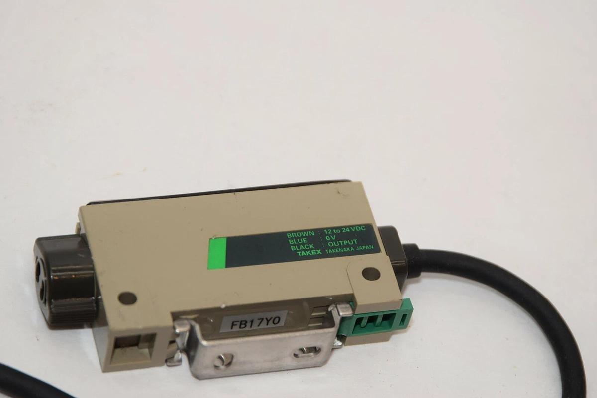 Used TAKEX F11R 12-24Vdc Fiber Optic Sensor Amplifier