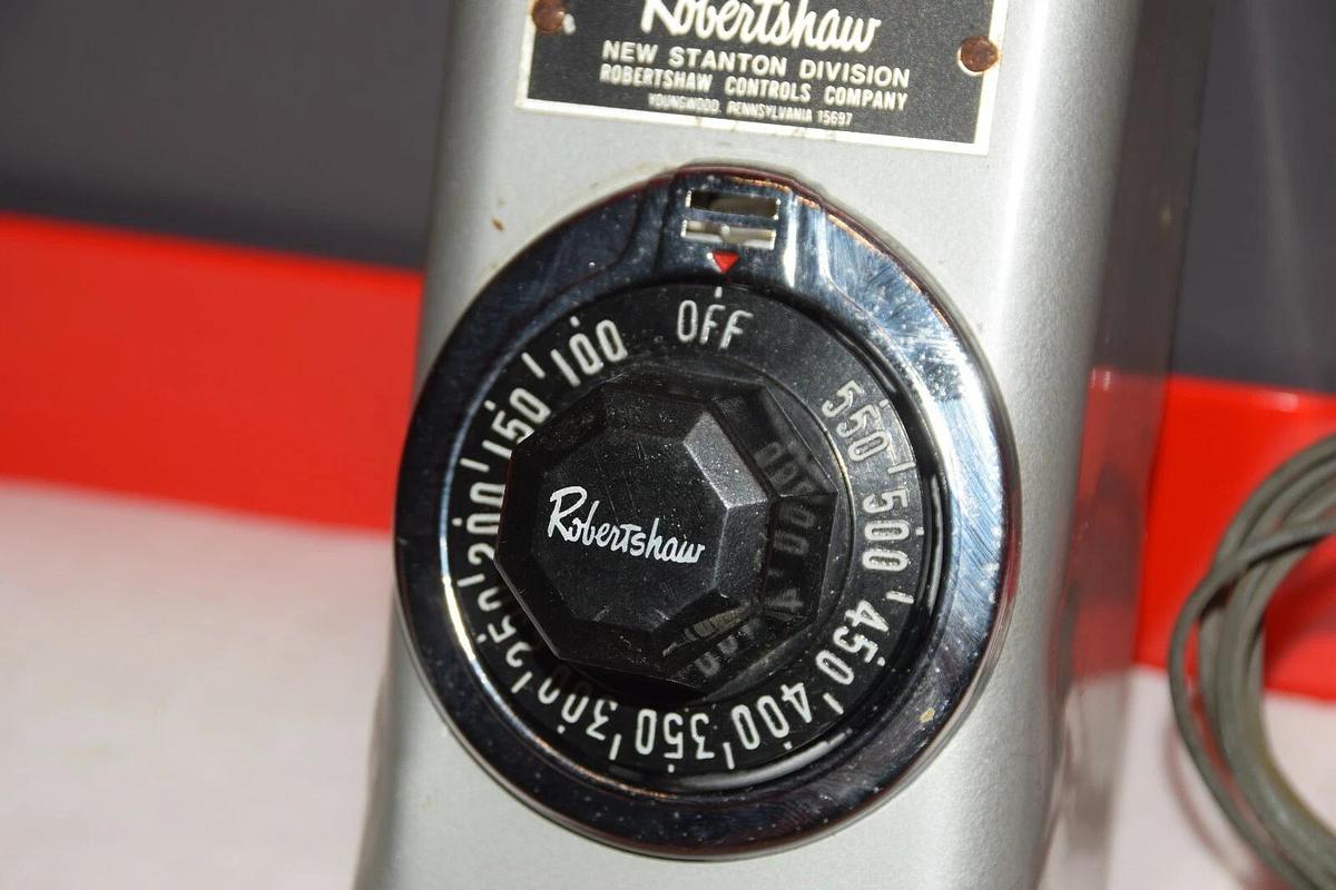 NEW ROBERTSHAW NEW STANTON DIVISION 100-550 TEMPERATURE RANGE