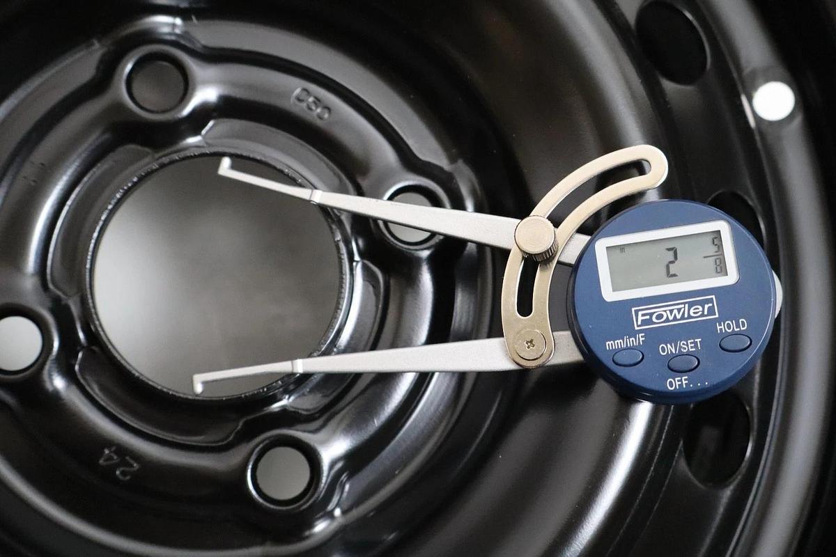 Dorman 939-135 , 4" x 4.5" , 2-5/8" Steel Wheel Black 07-12 Nissan (New)