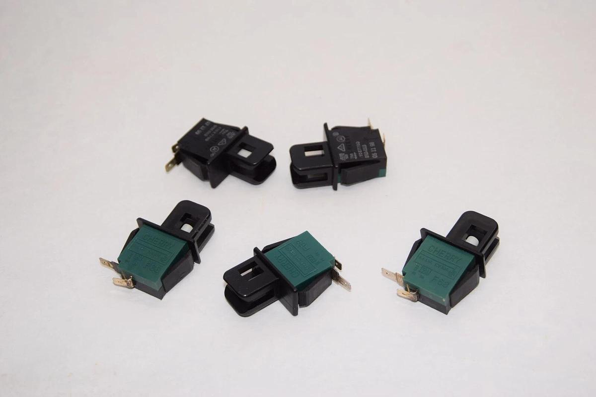 (NEW - Lot of 5) CHERRY F68 110E7780 0.1A 125Vac T85 2-Blade Push Button