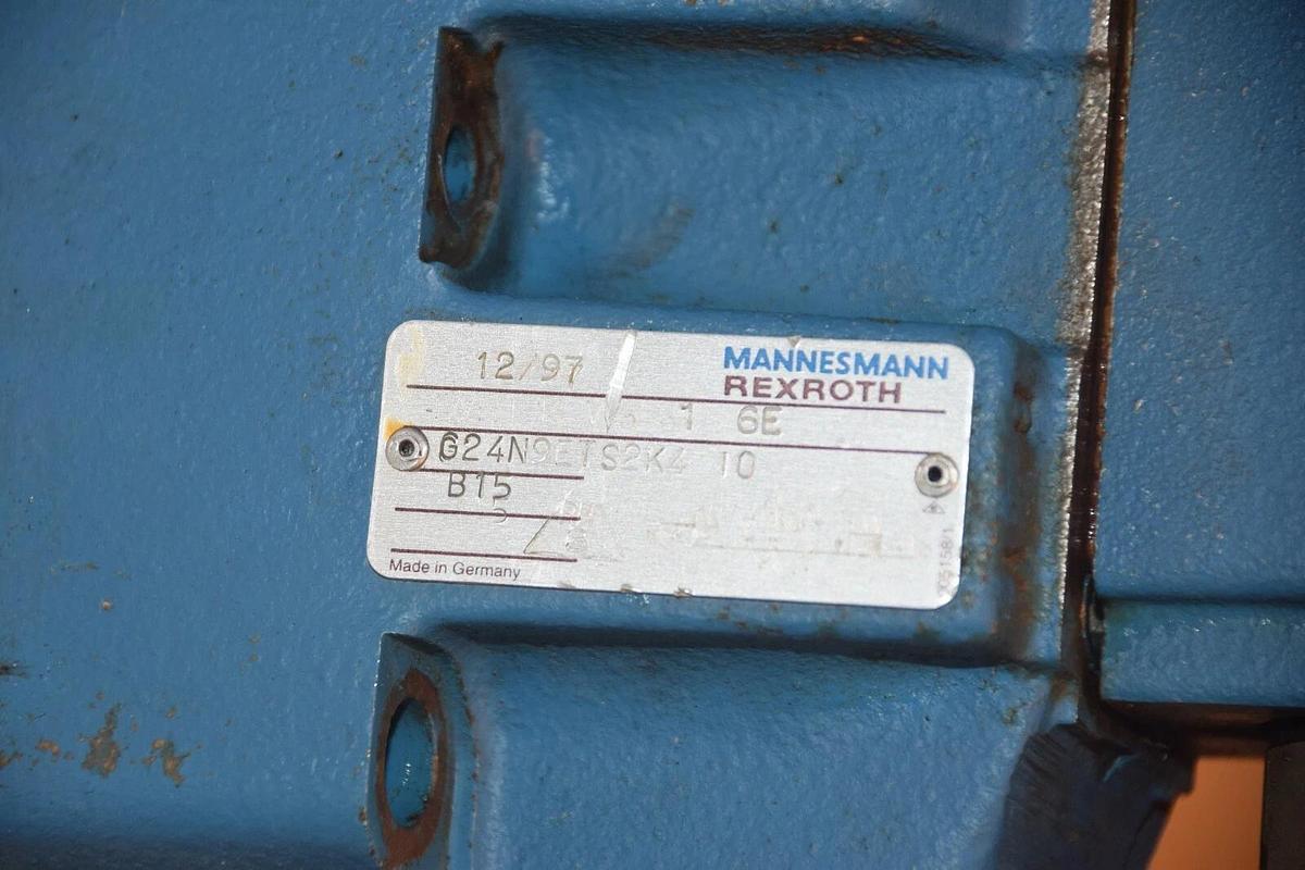 Used REXROTH VALVE WITH 4WE 6 J51/EG24N9K4, Z2FS 6-2-42/1QV & 4WEH 16 W5-61/6E