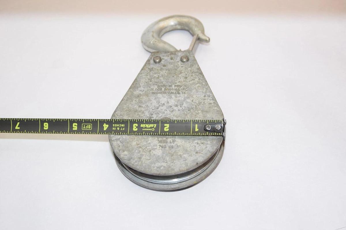 Used BLOCK DIVISION 1550lb 703kg Swivel Hook Pulley 3-1/2"