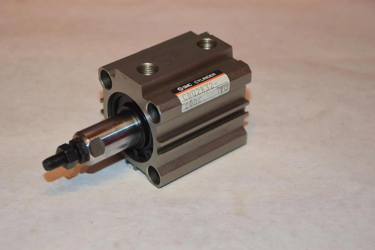 Used SMC CDQ2B32-20DC PNEUMATIC CYLINDER
