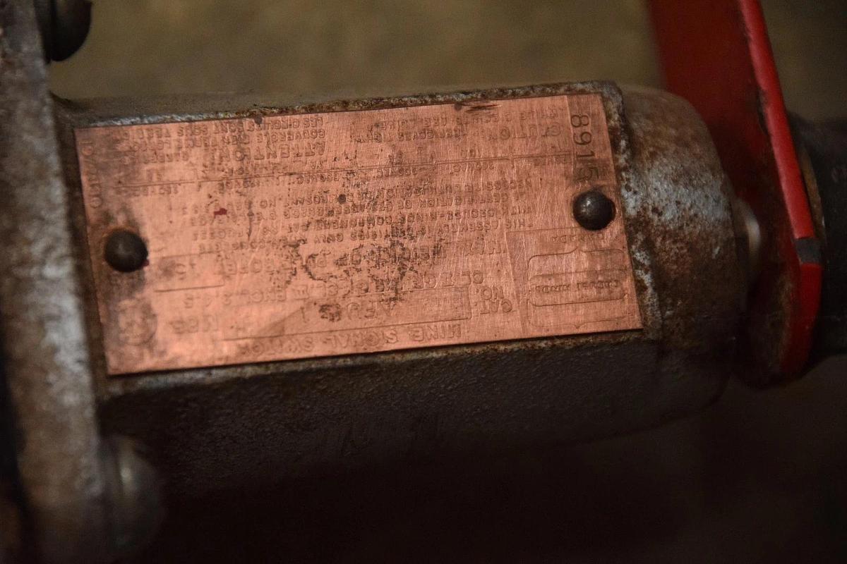 Used CROUSE HINDS AFUR-1 SIGNAL SWITCH WITH ENCLOSURE