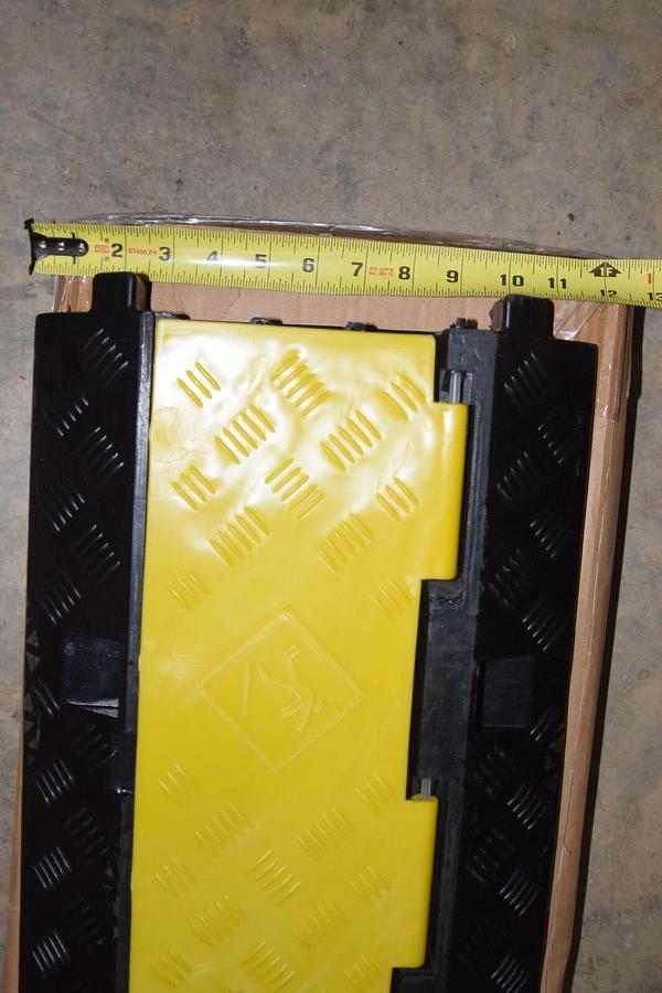 (NEW) CXRCY 38.5" x 12" LESSHATL00714YJ Cable Protector  Ramp
