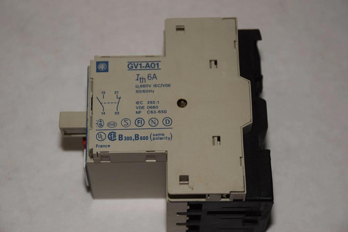 Used TELEMECANIQUE GV1-M08 W/GV1-A01 2,5-4AMP 660V 50/60Hz MANUAL MOTOR STARTER