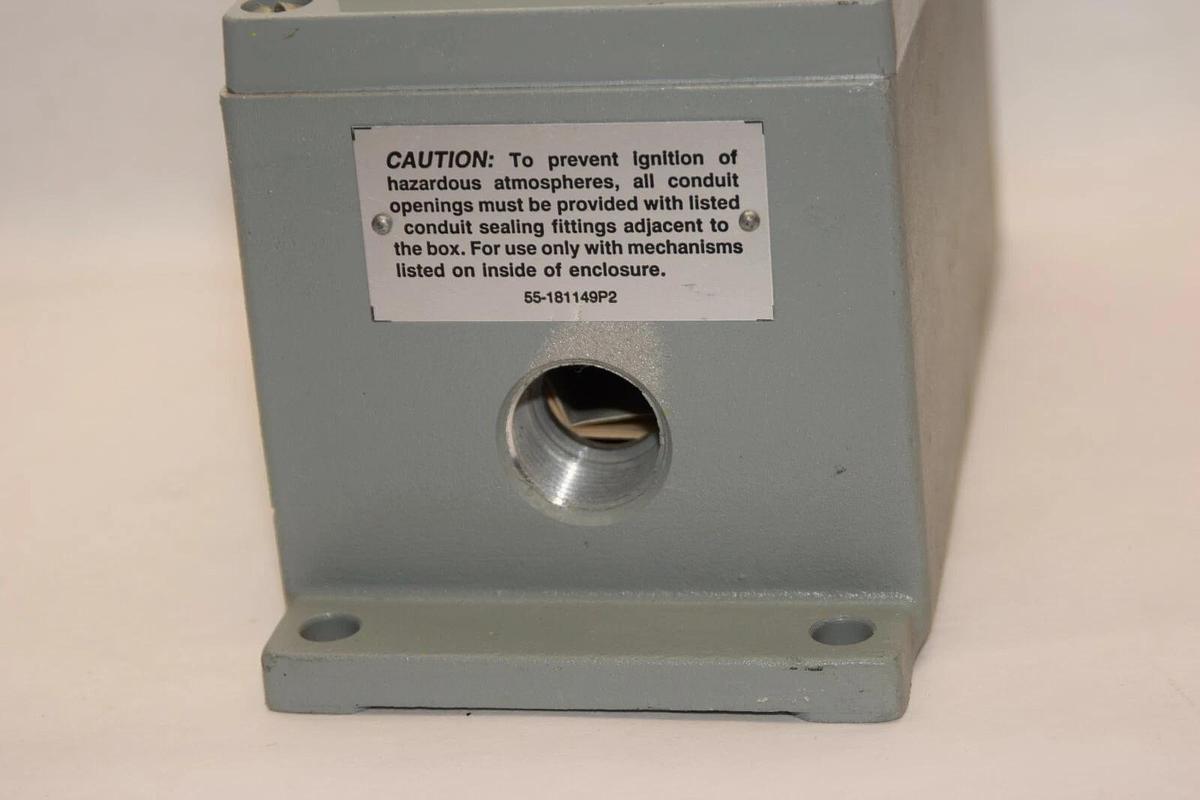 (NEW) GE GENERAL ELECTRIC CR103J2A 600v Max 2 Unit Station Heavy Duty Enclosure