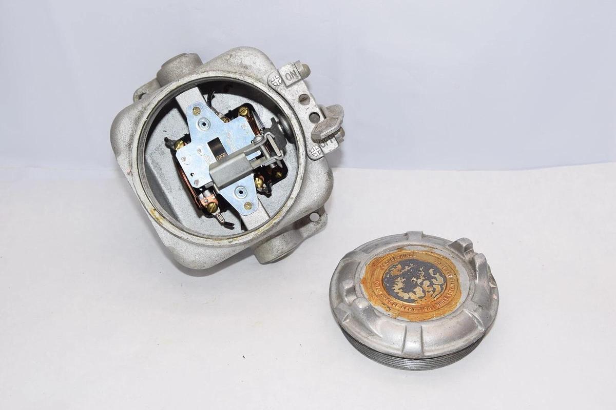 Used CROUSE-HINDS 230-575 20A 2Hp Switch Disconnect enclosure