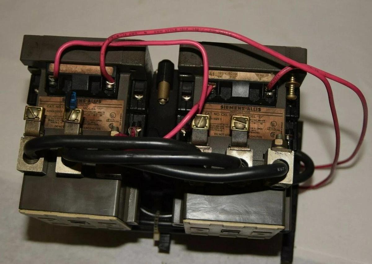 Used SIEMENS-ALLIS  Reversing Contactor CXL30*3 120V Model D OLR0253 Size Sz 3
