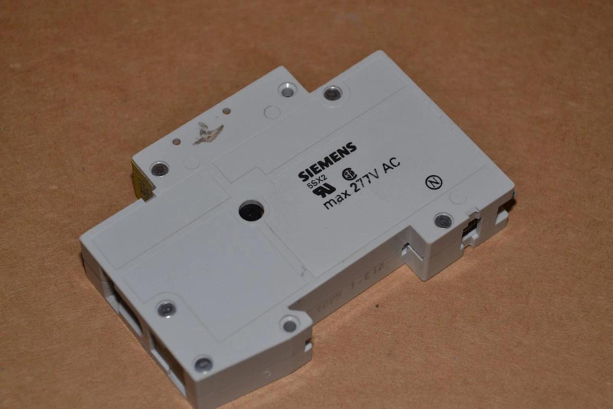 Used SIEMENS 5SX21 C10 10A 1POLE 277V CIRCUIT BREAKER