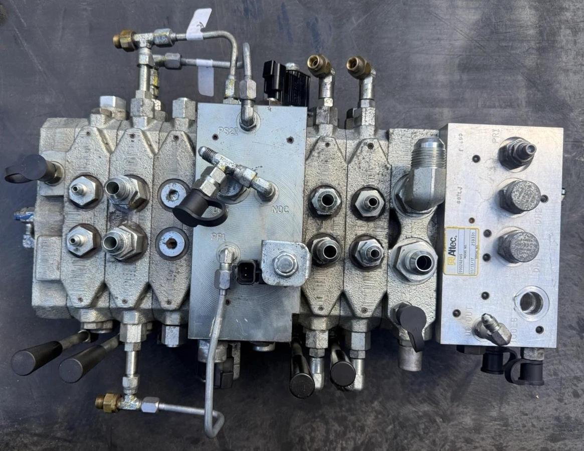Used Altec 990292145, DB5195.800 Hydraulic Valve Block 7 spool Valve