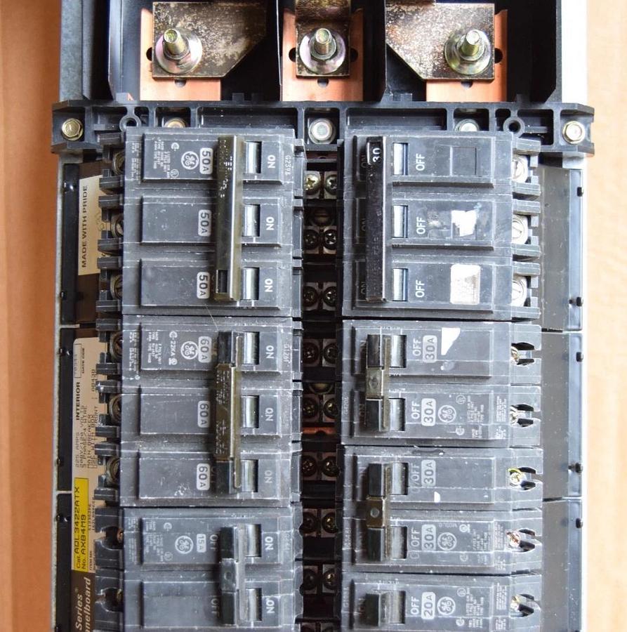 Used General Electric GE A Series 225A Panelboard Interior AQL3422ATX AXB4M9 3ph 4w