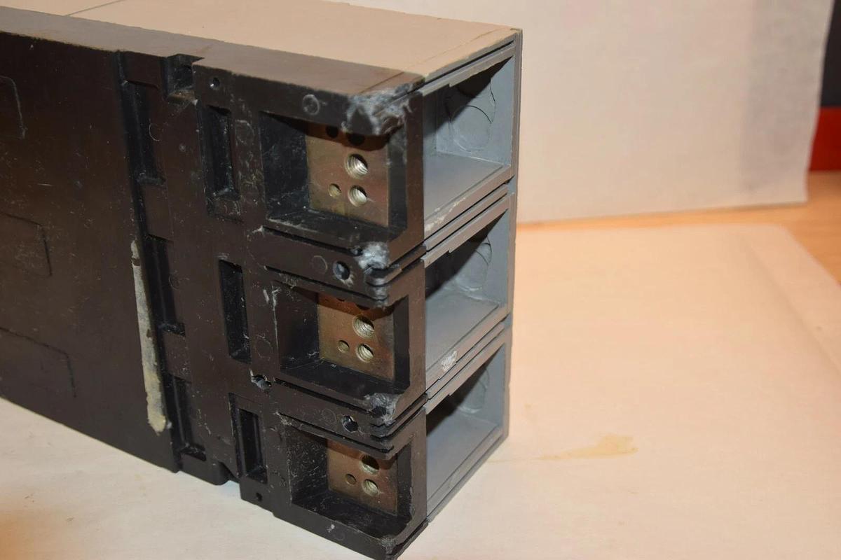 Used Siemens Sentron Molded Case Switch JXD23S400A 400A 400 Amp A 240 VAC