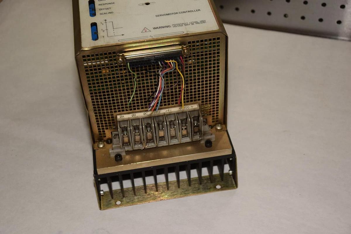 Used Moog Servo Motor Control Drive 152D423A