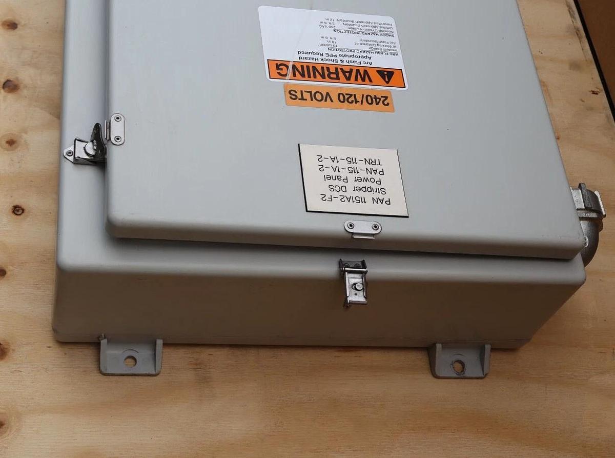 Used Cutler-Hammer Panelboard Pow-R-Line PRL1a 1ph 100a in Stahlin N30206HWT Enclosur