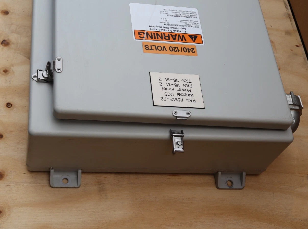 Used Cutler-Hammer Panelboard Pow-R-Line PRL1a 1ph 100a in Stahlin N30206HWT Enclosur