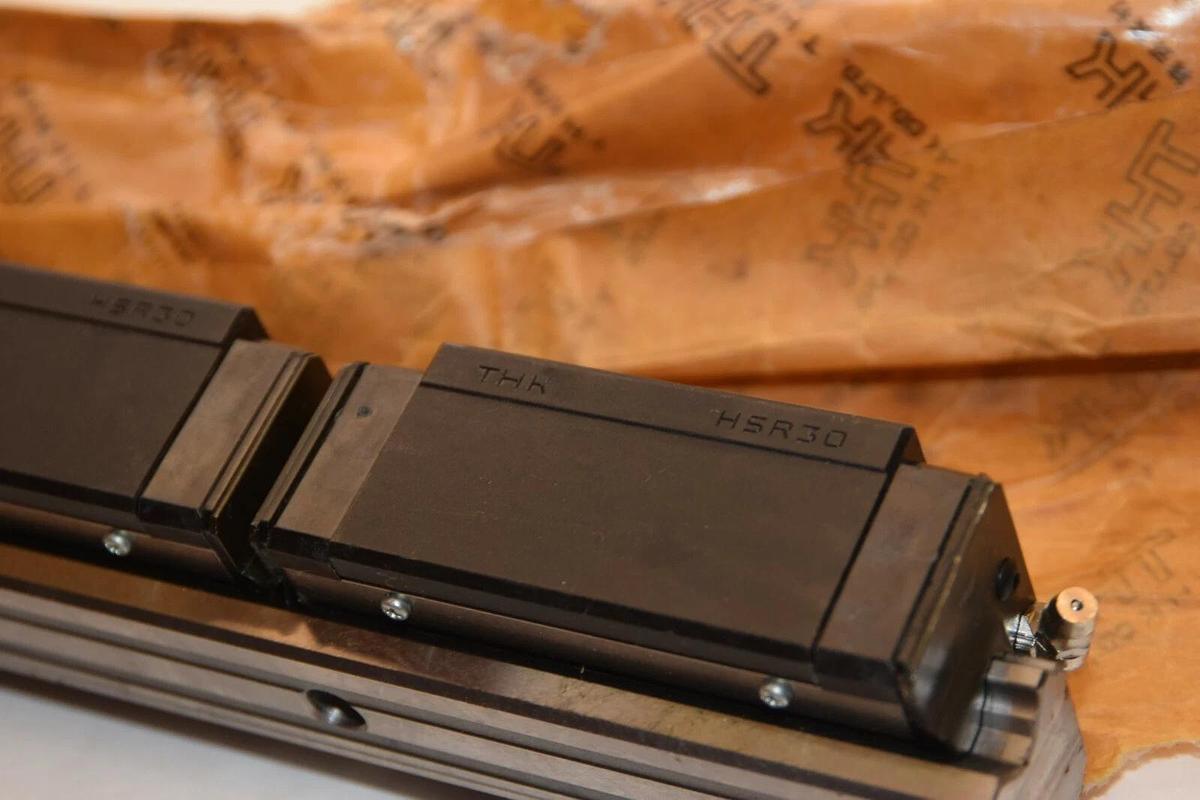 (NEW) THK HSR30R2ZZC0-680L-II 680mm Length 30mm Bar Width Linear Guide