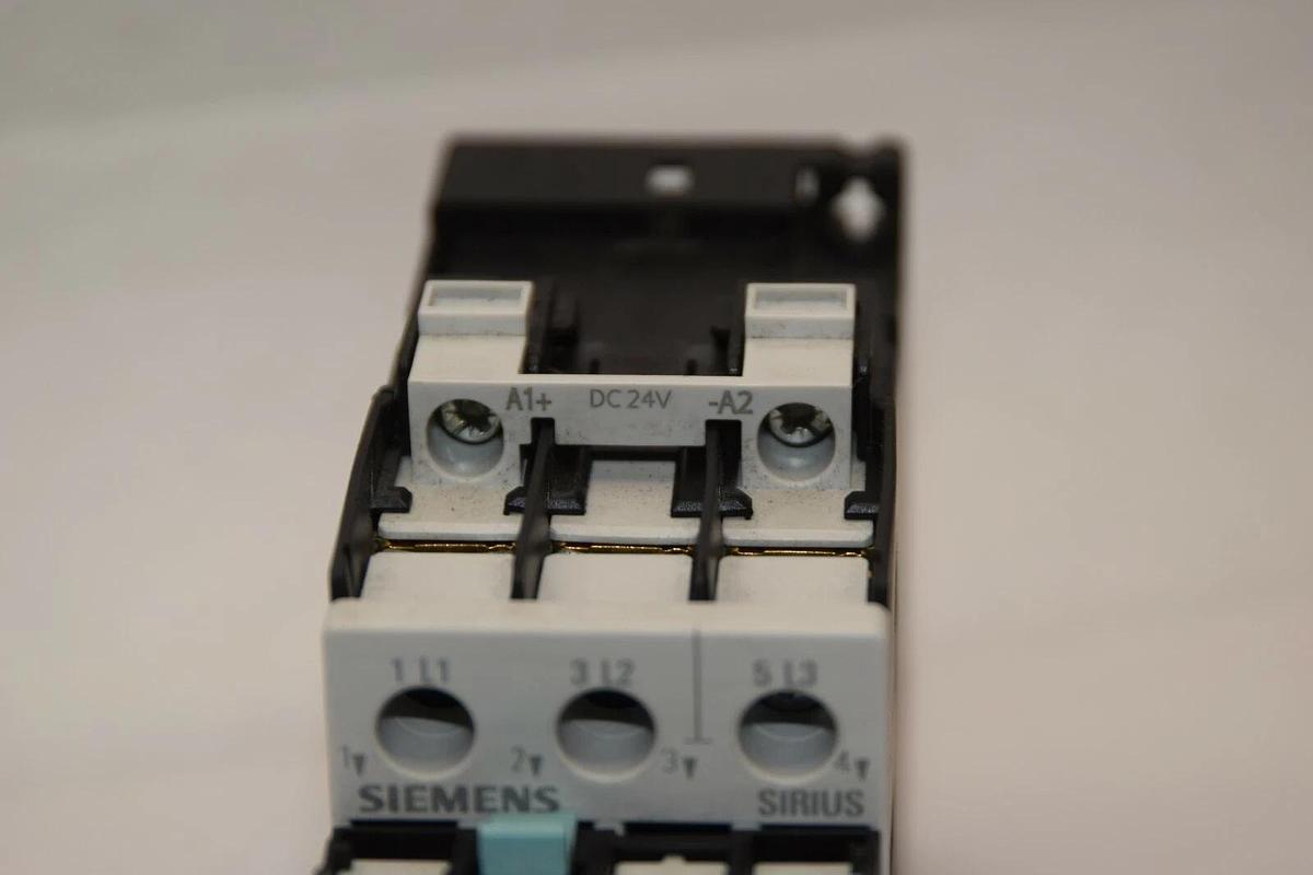 Used SIEMENS 3RT1023-1B..0 3RT10231B 24V Coil Contactor With L0160503