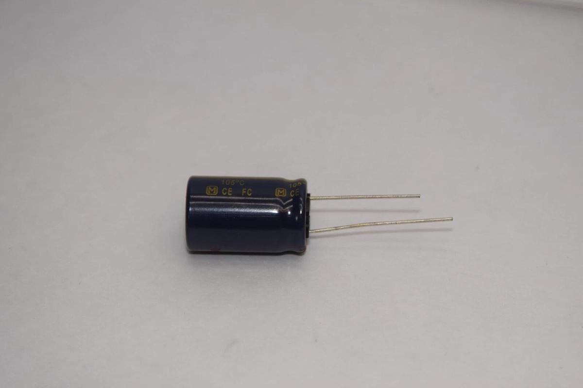 (NEW -Lot of 50) PANASONIC 2700uF 25V 105°C Electrolytic Capacitor