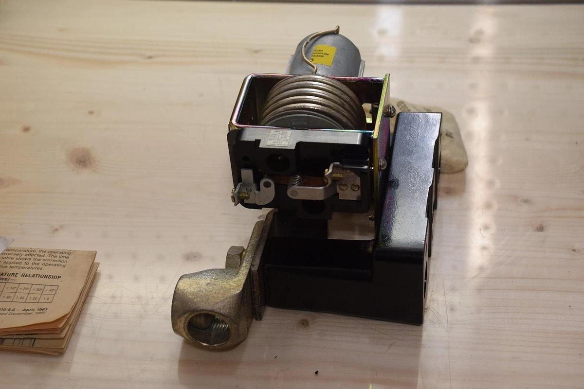 NEW IN BOX ALLEN BRADLEY 810-A26B INVERSE TIME MAGNETIC OVERLOAD RELAY