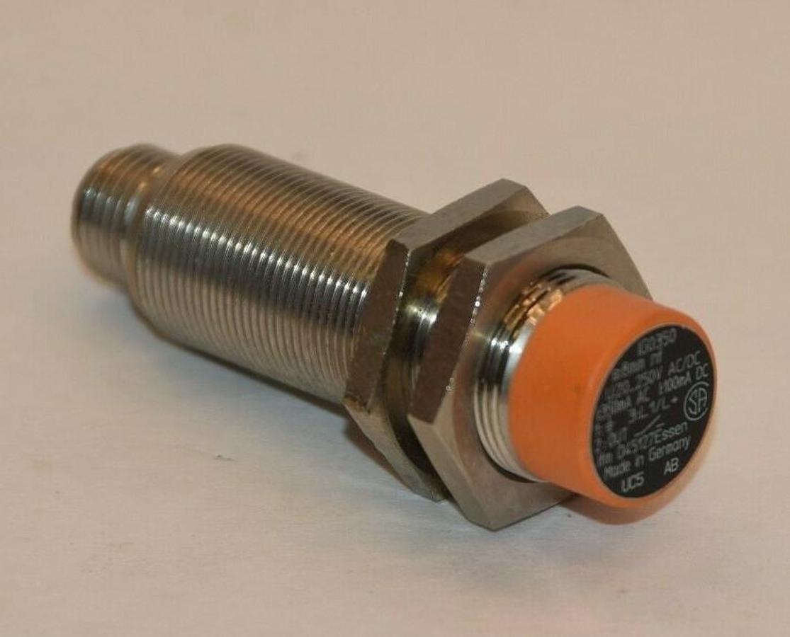 (NEW) EFECTOR IG0350 8mm 20-250V 100mA Proximity Sensor