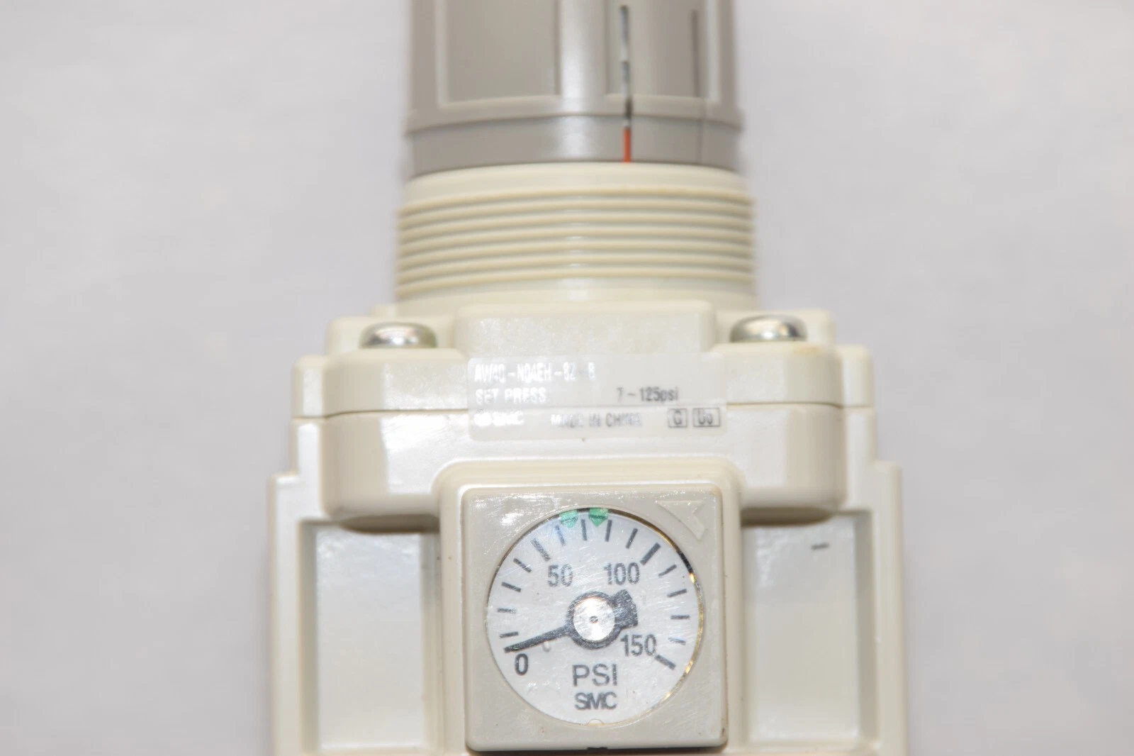 (NEW) SMC AW40-N04EH-8Z-B 7-125psi Filter / Regulator W/Retainer Nut