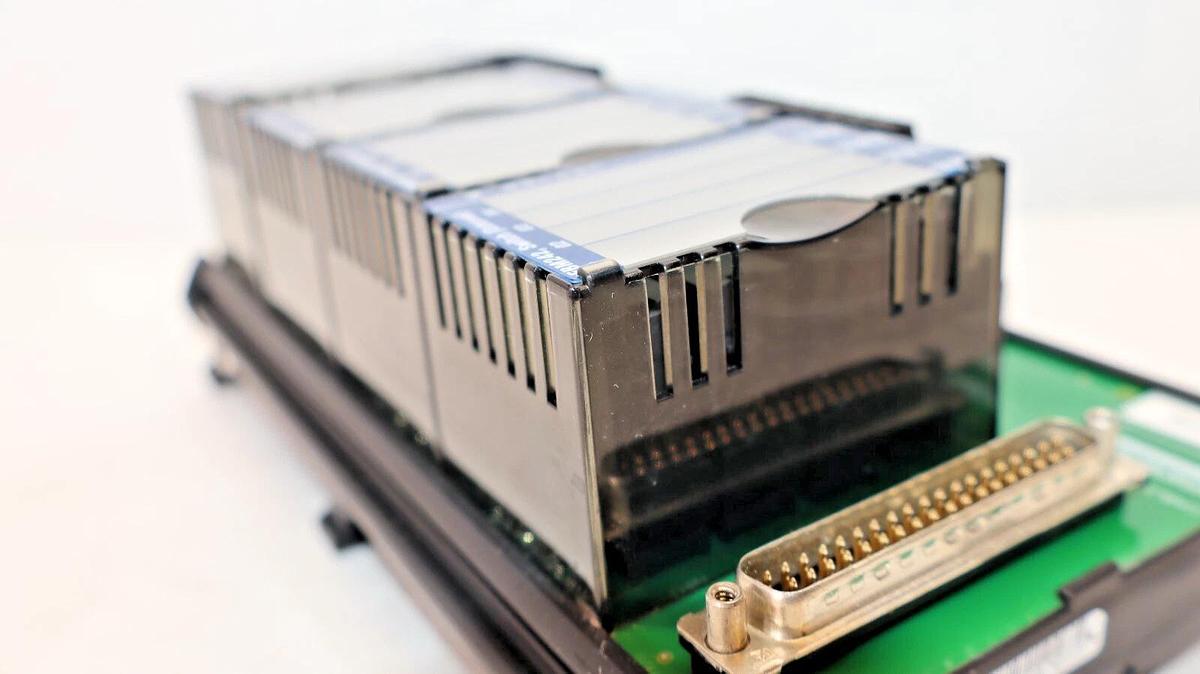 Used FOXBORO INVENSYS FBM2424 P0916NG 0D RY0835 External Switch 16 Output