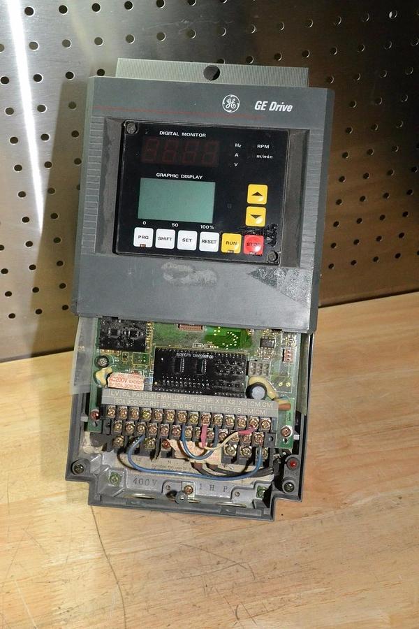 Used GE AF 300B DRIVE 6VAF343001 B A2 1HP OUTPUT 460V 2.5AMPS 3 PH  6VAF343001B A2