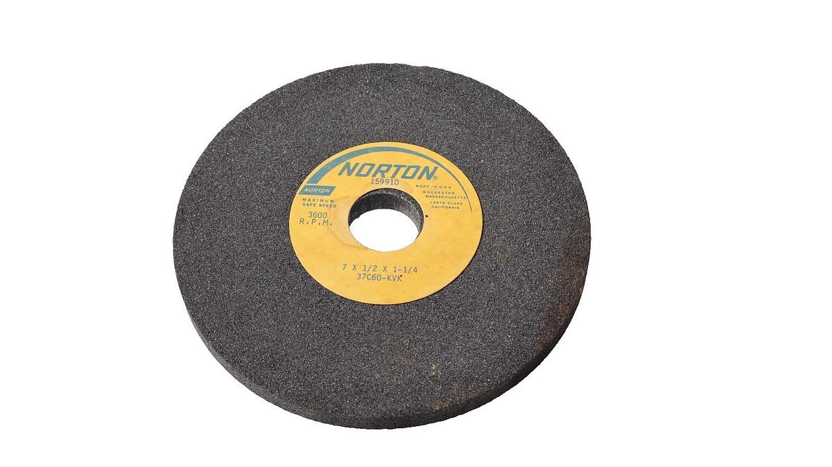 (NEW) NORTON 159910 , 37C60-KVK 7" OD x 1/2" Wide 1-1/4" ID Grinding Wheel
