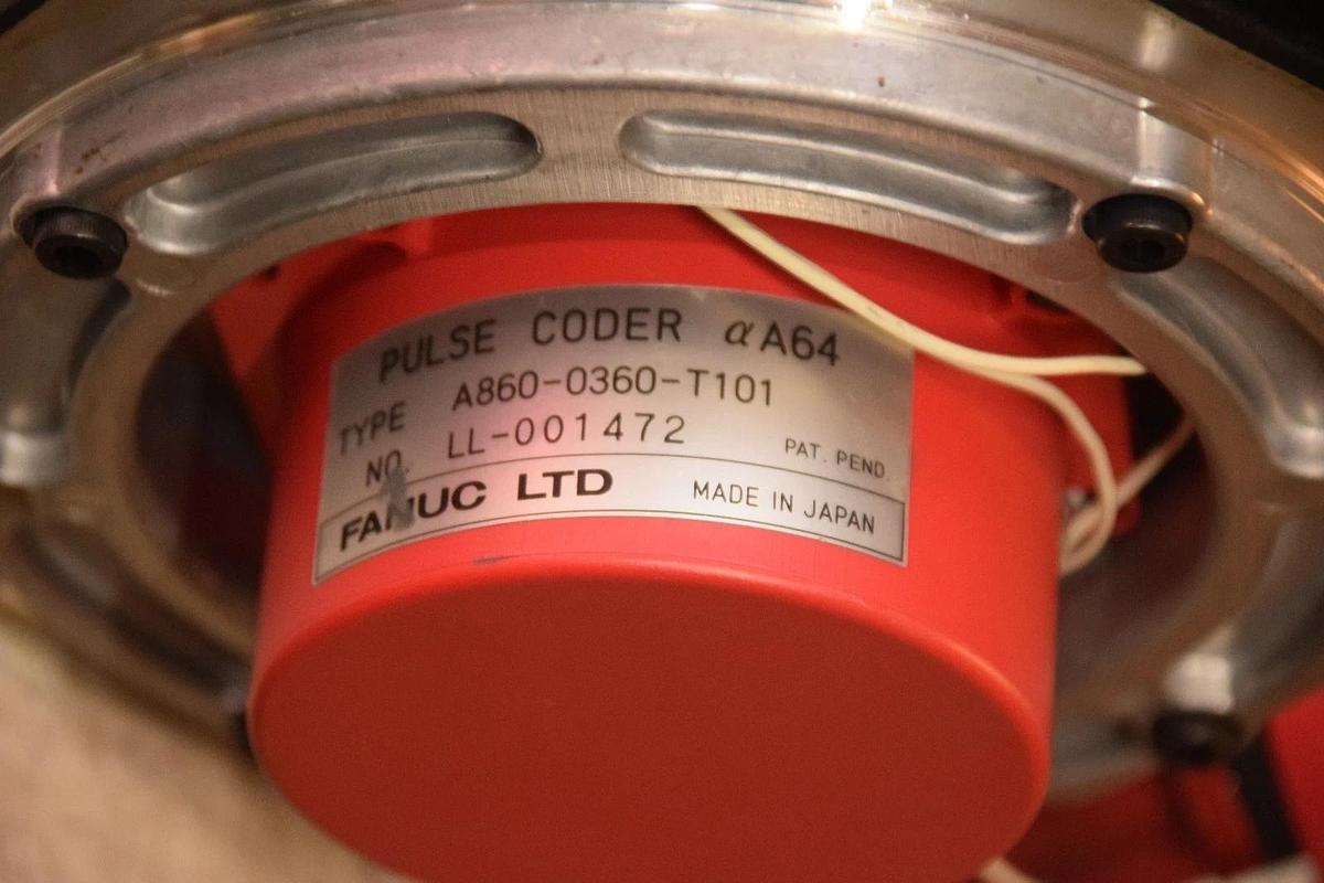 Used Fanuc AC Servo Motor A06B-0501-B756 w/ Pulsecoder A860-0360-T101 2000rpm