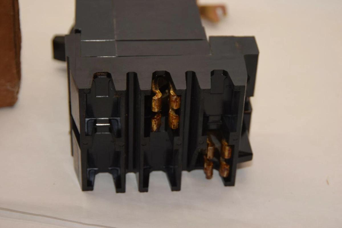 (NEW) SQUARE D Q222225BCH 225A 225 Amp A 2P Molded Case Circuit Breaker *CHIP*