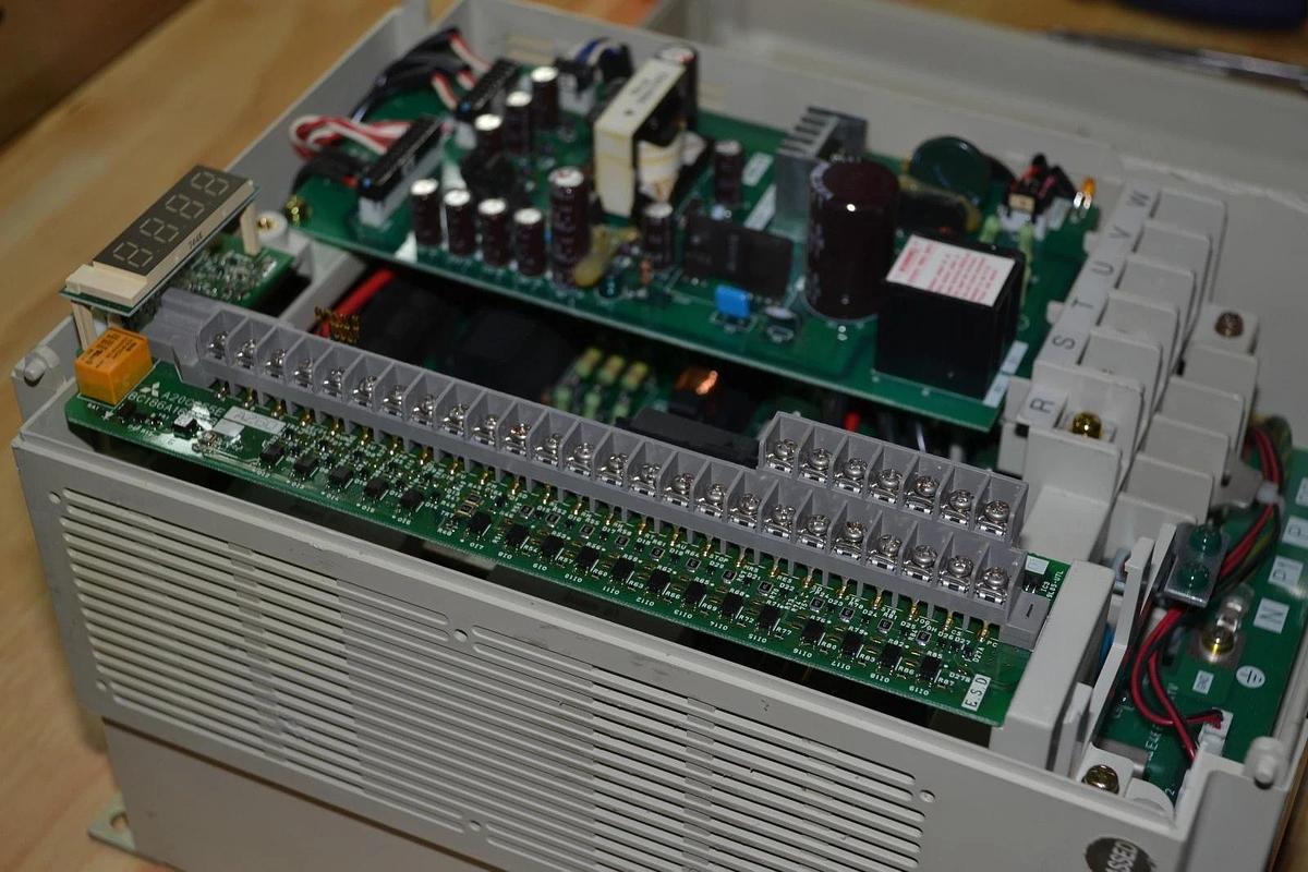 Used Mitsubishi Inverter Freqrol-A200 Drive FR-A260E-0.75K-UL 575v 3ph 1hp