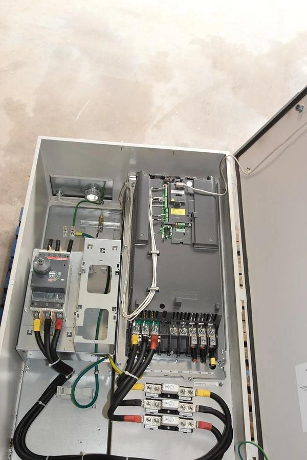Used ABB ACH550-PCR-157A-4 157A 100kA 125Hp 3Ph Pump Drive