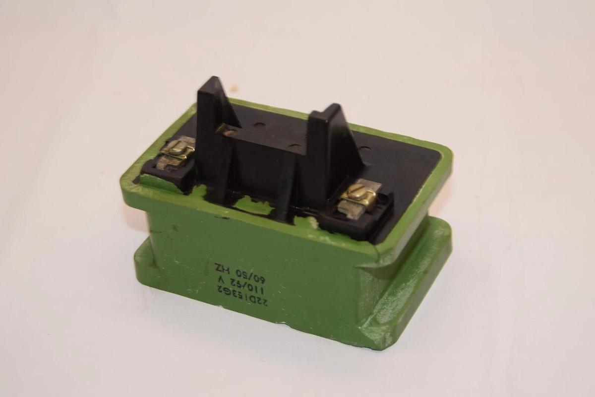 (NEW) GE GENERAL ELECTRIC 22D153G2 110V Coil *Cracked*