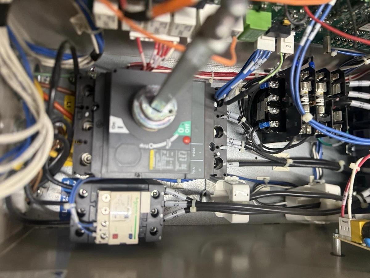 Used Yaskawa AC Drive Z1B1B034PMB Z1000 Bypass Inverter 3ph 480v 34a CIMR-ZU4A0034FAA